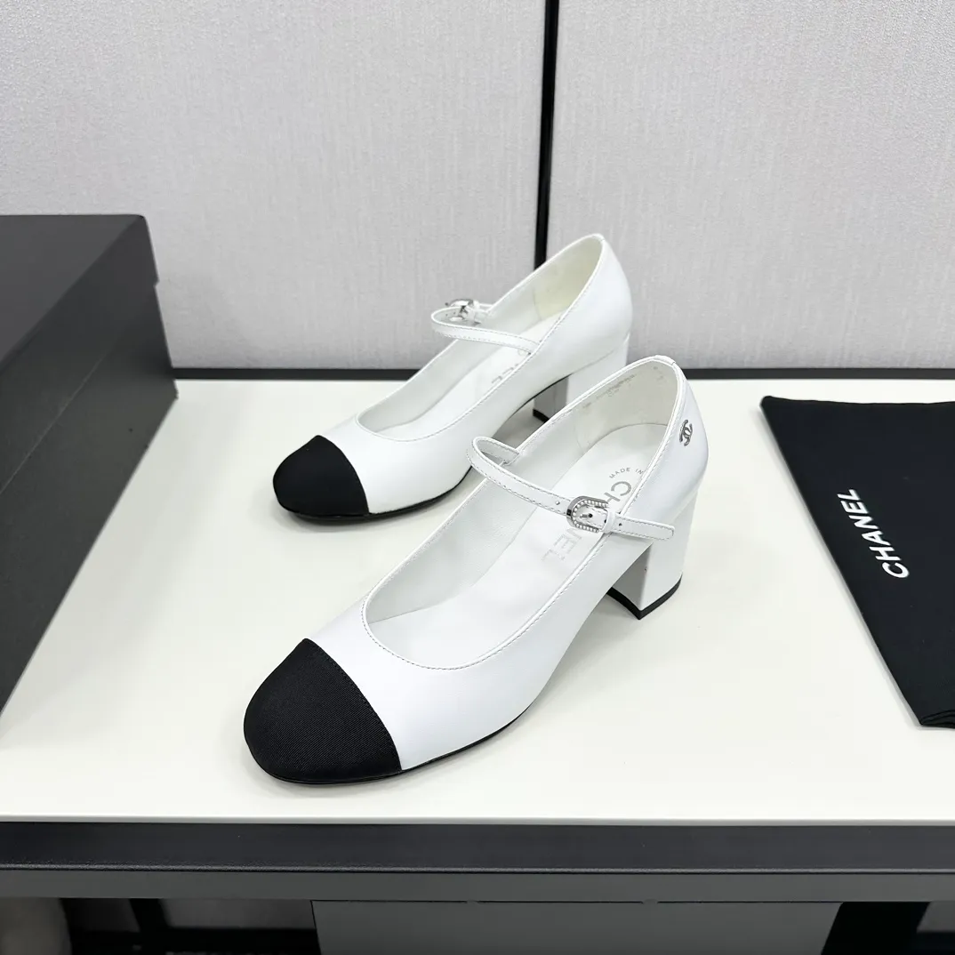 👟👟Ex-factory price 480👟👟 Xiaoxiang official website synchronizes the high version of CHANEL Chanel top Mary Jane____________, a must-have hot item for the fragrance family in spring and autumn, the goddess series, with the elegant and ladylike temperament of the fragrance family, super attractive, irresistible, and heart-warming... ▪️Imported sheepskin for the uppers ▪️Imported sheepskin for the inner feet (the same as the original) ▪️Original model open version, genuine leather outsole🇮🇹 ▪️Standard code 35-40 34 40 41 customized (non-returnable)
